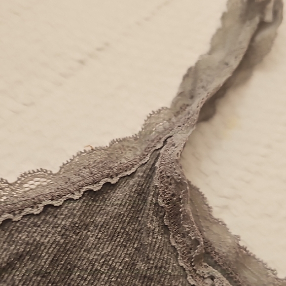 Hollister Gray Sleeveless Tank Top - Picture 2 of 6